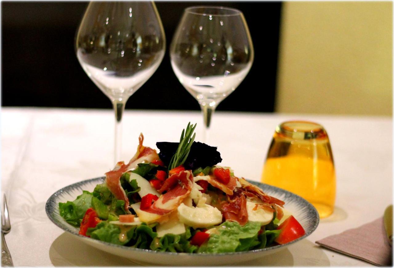 Logis Hotel Restaurant & Pizzeria Vuillot Cuiseaux Esterno foto