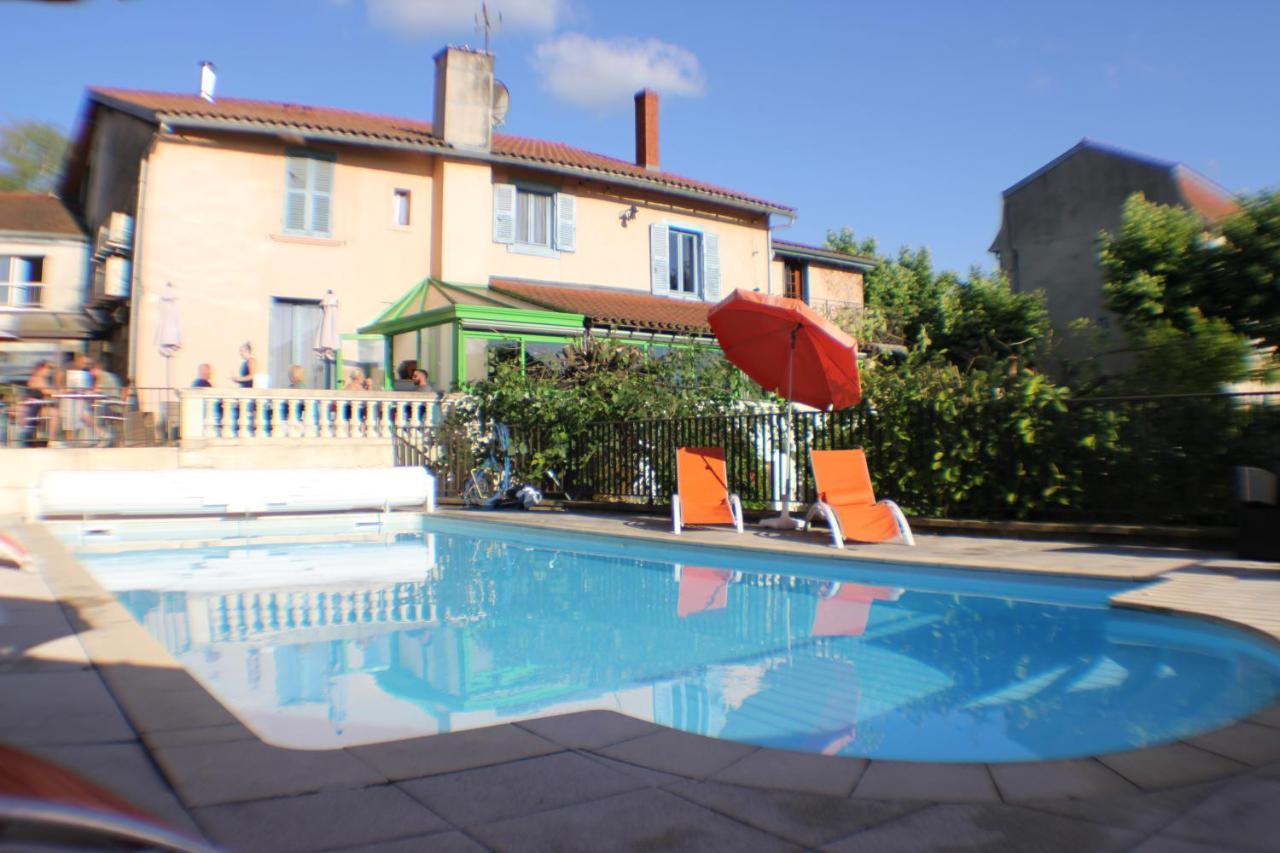 Logis Hotel Restaurant & Pizzeria Vuillot Cuiseaux Esterno foto